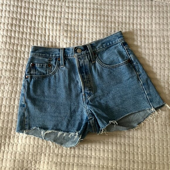 Levi's 501 Shorts - Picture 1 of 4